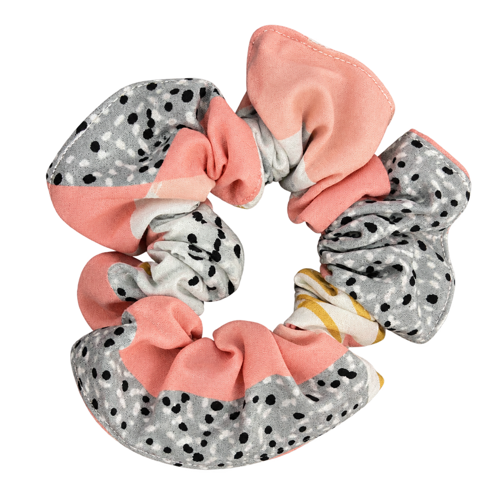 Scrunchie rosa y gris estampado